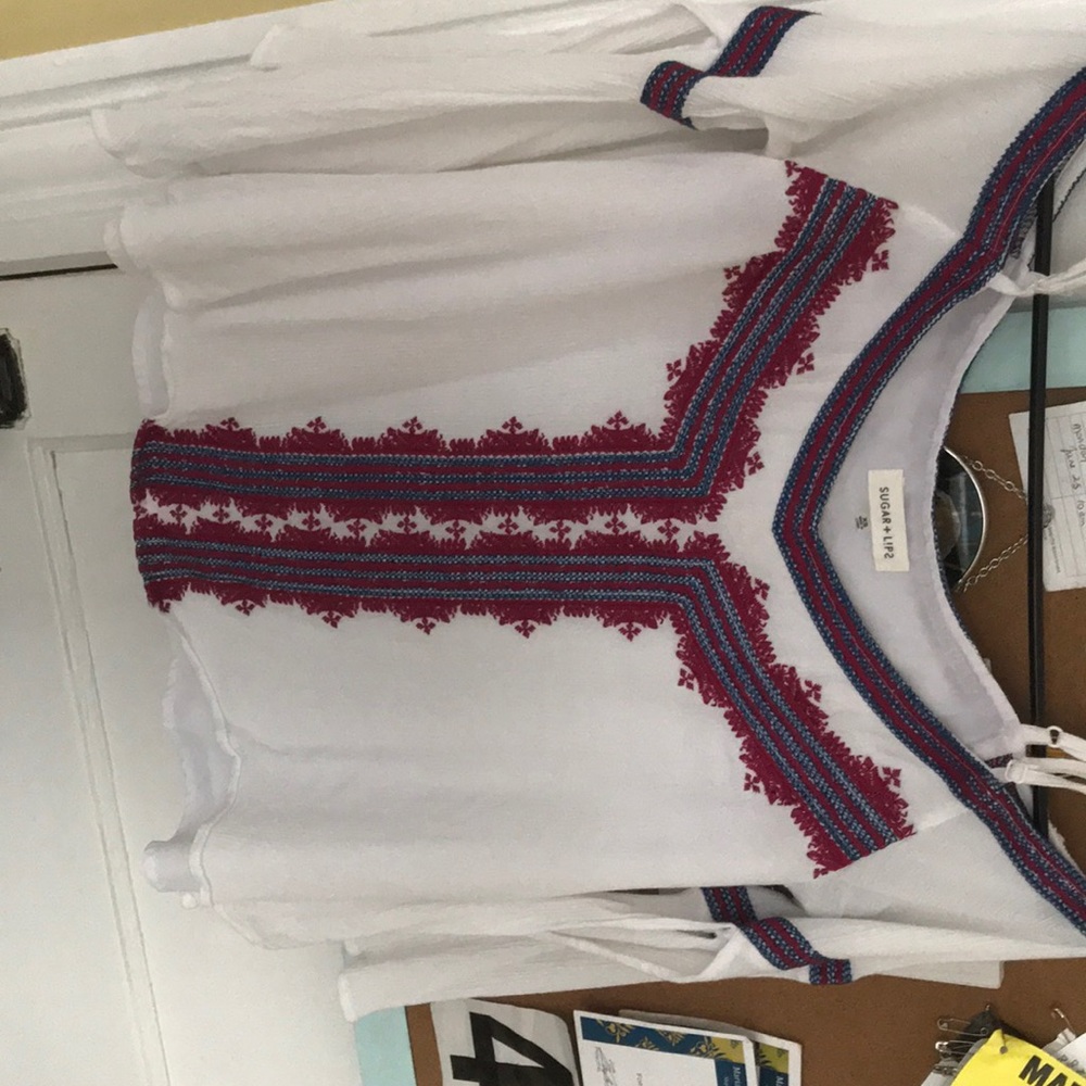 Cute Tribal top with open arm slits